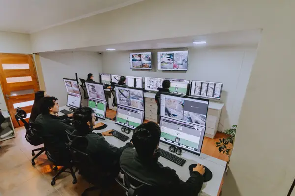 Equipo Widder monitoreando cámaras en vivo